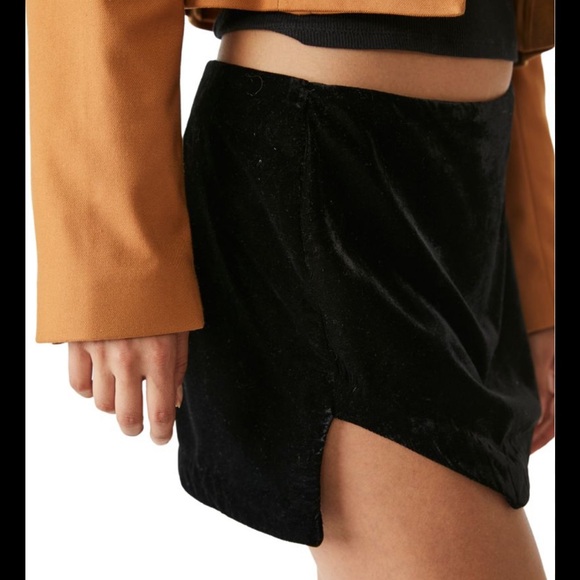 NWT FREE PEOPLE annalise black velvet mini skirt - Picture 3 of 15